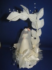 New Vintage Wilton Cascade of Love Wedding Cake Top, Black Suit # 114-412