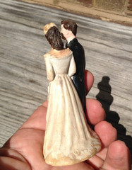 antique ACA chalkware plaster wedding cake topper 4″ bride & groom 1950? AS IS