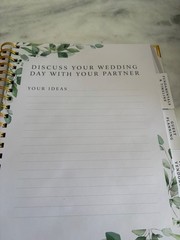 BEAUTIFUL GOLD BINDED WEDDING PLANNER