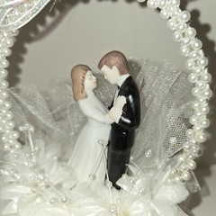 Vintage Traditional Bride And Groom White Lacy Flowers Faux Pearl Cake Topper