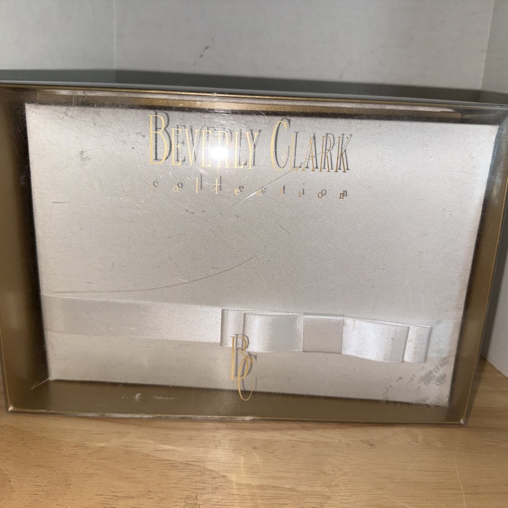 BEVERLY CLARK COLLECTION, WHITE Classic WEDDING GUEST BOOK, NEW!!! Free Shipping