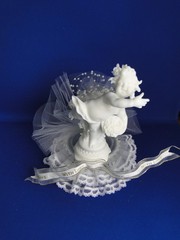 New Vintage Adorable «Cherub with Lovewith Pedestal & white roses Cake Top #422