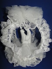 New Vintage Wilton «Lace Hideaway» Wedding CakeTop, white porcelain 117-150