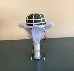 Embellished foam flower bouquet handle/holder