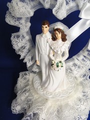 New Vintage Wilton Petite «Heart of Fancy» Wedding CakeTop, white tux, 104-931