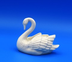 Lenox Classic Ivory Swan Place Card Holder Bridal Decor Weddings/Showers 2 1/2″