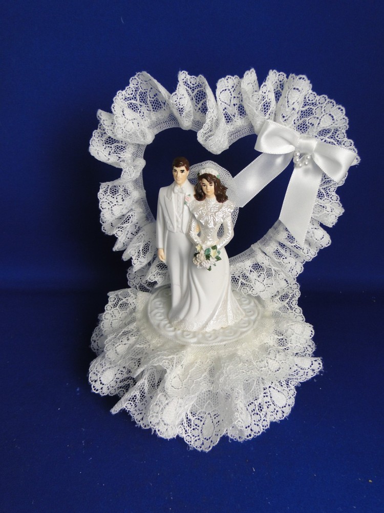 New Vintage Wilton Petite «Heart of Fancy» Wedding CakeTop, white tux, 104-931