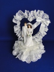 New Vintage Wilton Petite «Heart of Fancy» Wedding CakeTop, white tux, 104-931