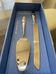 MIKASA 2 PIECE DESSERT SET. STAINLESS STEEL.PIE SERVER AND CAKE KNIFE.