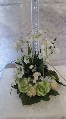 BEAUTIFUL HANDMADE TABLE CENTERPIECE FOR WEDDINGS WHITE/SAGE GREEN ROSES