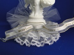 New Vintage Adorable «Cherub with Lovewith Pedestal & white roses Cake Top #422