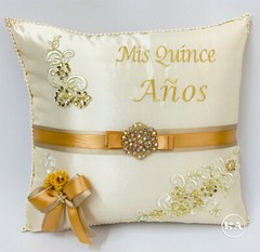 NEW! Quinceanera Kneeling pillow Champagne with gold – Cojin para quinceanera