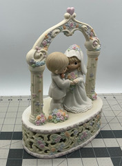 Precious Moments porcelain Bride & Groom arch wedding figurine music box 876143