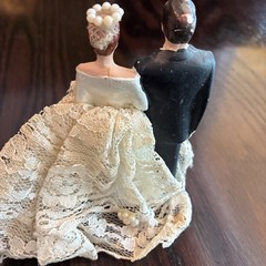 Vintage Bride & Groom Wedding Cake Topper Ceramic 1950s 4″ Lace Dress