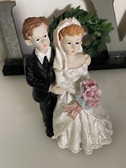 Vintage Shabby Chic Wedding Bride and Groom Resin Wedding Cake Topper 5.5″ Tall