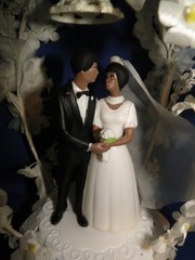 New Vintage Wilton MOONLIT SNOW Wedding Cake Top, Black Suit # 116-62417