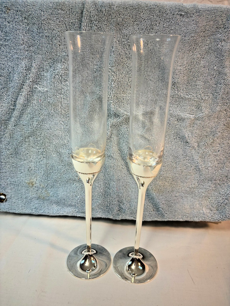 Two Vera Wang Wedgwood Silver Love Knots Bows Toasting Crystal Champagne Flutes