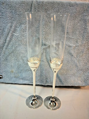 Two Vera Wang Wedgwood Silver Love Knots Bows Toasting Crystal Champagne Flutes