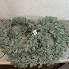 POTTERY BARN SNOWY WREATH HOLIDAY PLATE CHARGERS – SET OF 4 GREEN 16″ DIAM