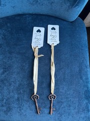 Unique VTG Style Key Bottle Openers Party Favor Thank You Gift Pair