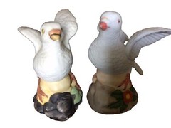 VTG Pair Of Ceramic/Procelain Turtle Doves Wedding Cake Topper
