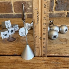 Vintage 1990’s Crate and Barrel Matte Silver Geometric Base Memo Place Clip