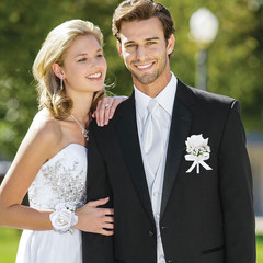 2Pcs White Rose Corsage and Boutonniere Set, Corsage Wristlet Band for Prom Deco