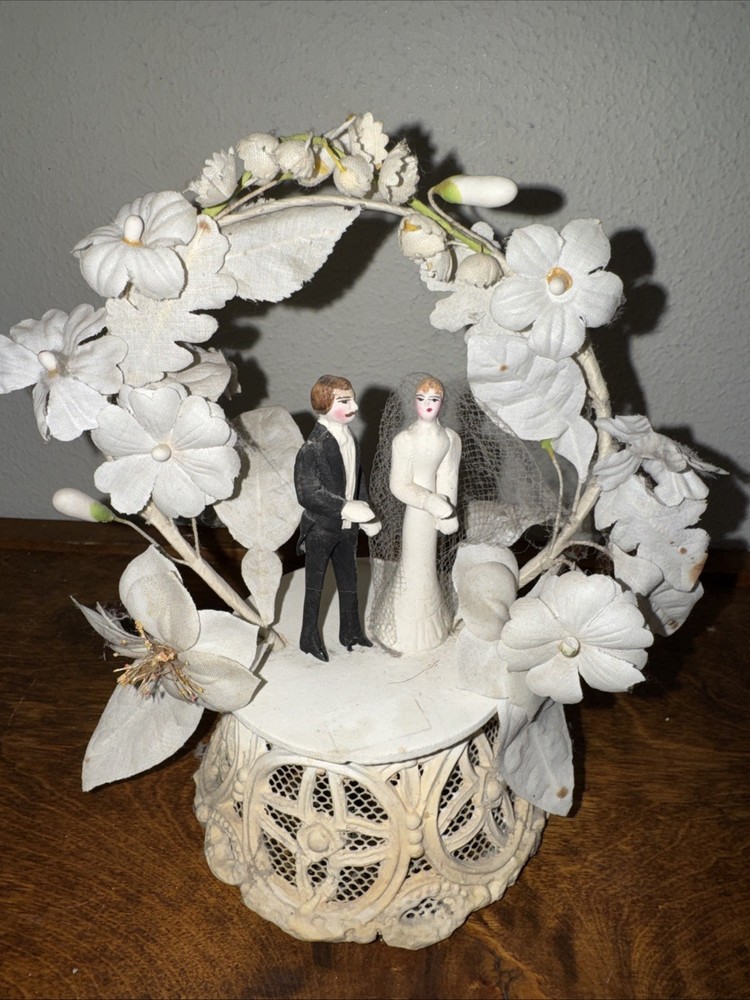 Vintage Wedding Cake Topper Bride Groom Flowers Leaves Lace