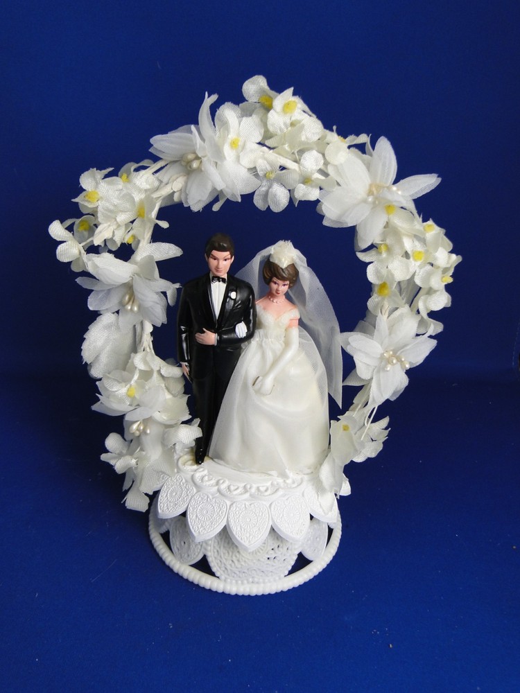 New Vintage Wilton Petite «Moonlit Show» , black tux Wedding CakeTop, 104-6239