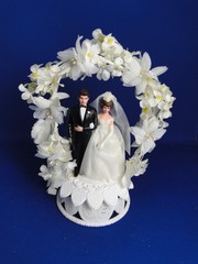 New Vintage Wilton Petite «Moonlit Show» , black tux Wedding CakeTop, 104-6239