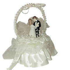 Vintage Traditional Bride And Groom White Lacy Flowers Faux Pearl Cake Topper
