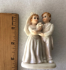 Vtg 3.5″ BRIDE GROOM Wedding Cake Topper Resin Shiny Glitter Veil Bouquet Tails
