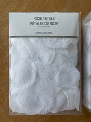 Amscan 600 Piece Artificial White Rose Petals NIB