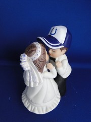 New Indianapolis Colts Kissing Bride & Groom Wedding Cake Top figurine with cap