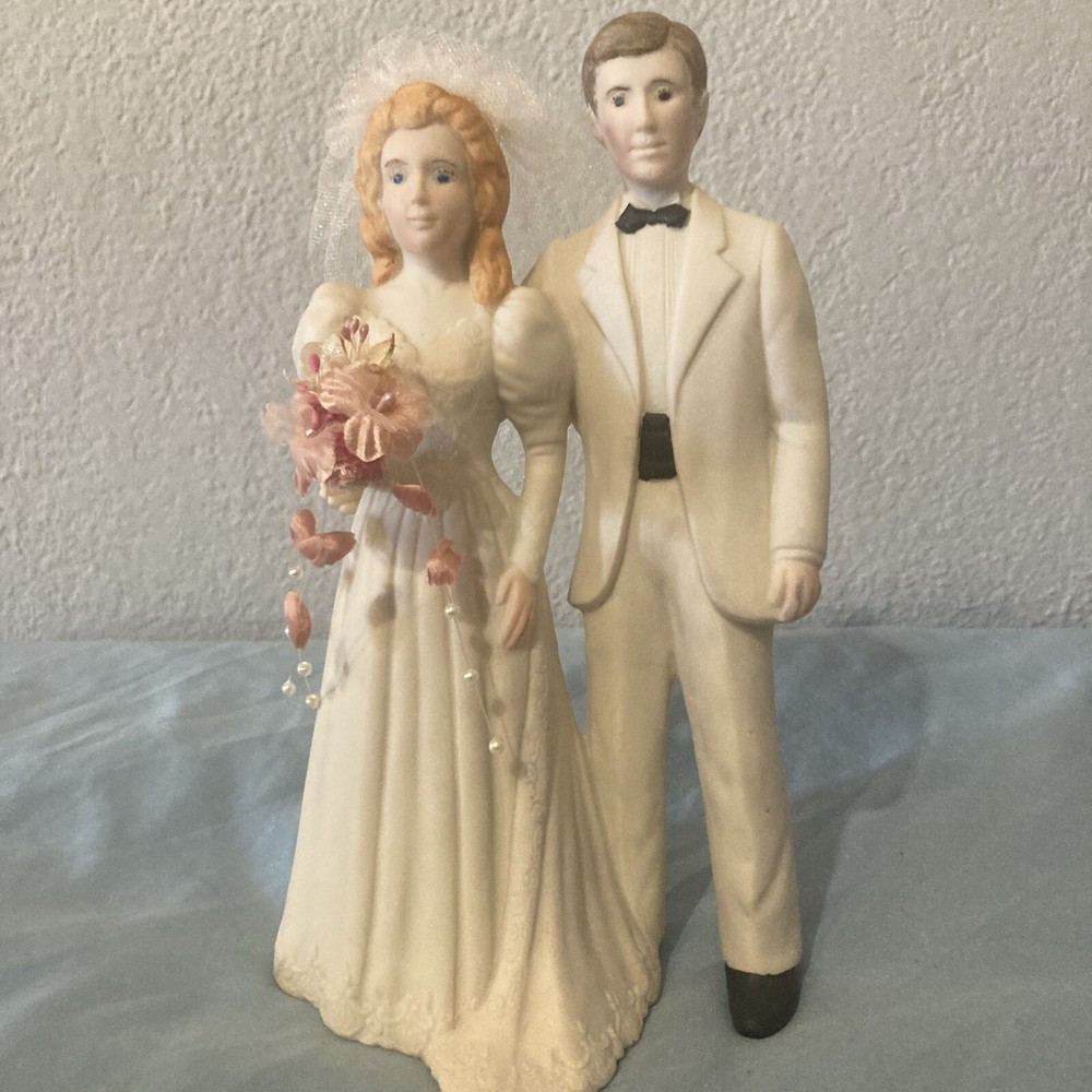 Vintage Ceramic Bride And Groom Wedding Cake Topper 8.5” In Tall 5”In Wide
