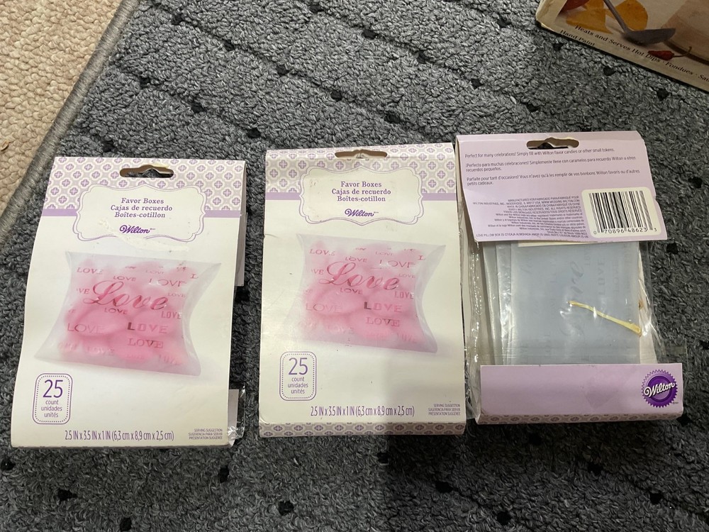 NEW Wilton wedding baby shower pillow love favor boxes . 75 count . 3 packages