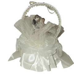 Vintage Traditional Bride And Groom White Lacy Flowers Faux Pearl Cake Topper