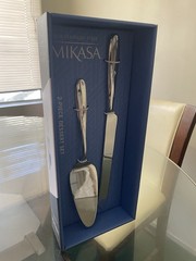MIKASA 2 PIECE DESSERT SET. STAINLESS STEEL.PIE SERVER AND CAKE KNIFE.