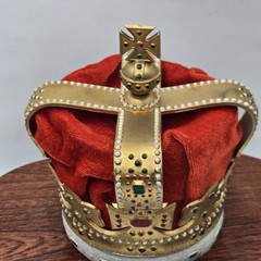 VTG INFANT OF PRAGUE Crown Hat Cake Topper Wilton #748 Plastic & Red Velvet