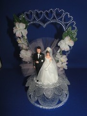 New Wilton Vintage «Crystal Fantasy» Wedding CakeTop, lt pink, black/white coat