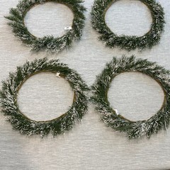 POTTERY BARN FROSTED PINE WREATH HOLIDAY PLATE CHARGERS SET OF 4 GREEN 16″ DIAM