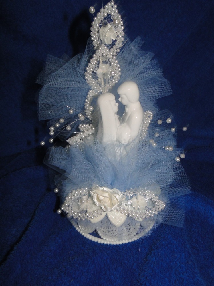 New Vintage Wilton «Lustrous Love» Wedding CakeTop, white porcelain,blue 117-625