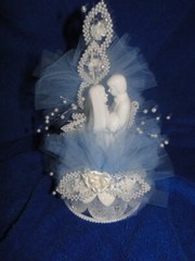 New Vintage Wilton «Lustrous Love» Wedding CakeTop, white porcelain,blue 117-625