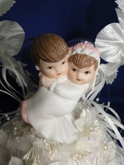 New Elegant Vintage Caketop with Bride/Groom with acrylic hearts white decor 303