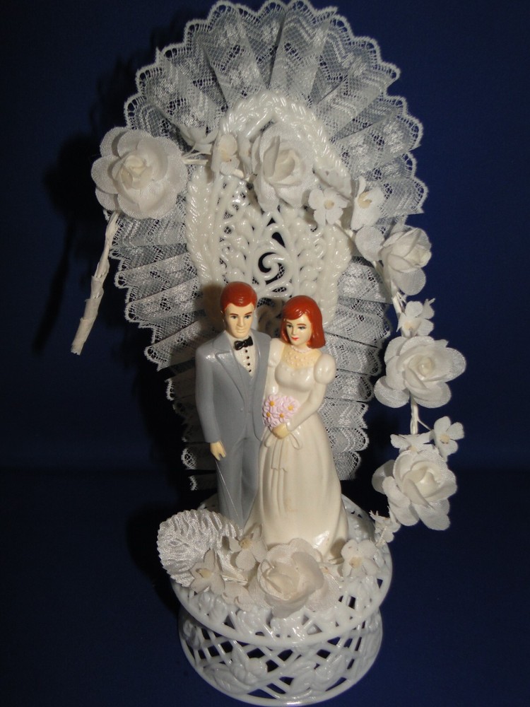 New Vintage Traditions Wedding Caketop Bride & Groom with oval elegant back #181