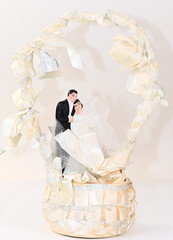 VTG RETCO 1965 Wedding Cake Topper Bride Groom Arch Mid Century 10 Inch