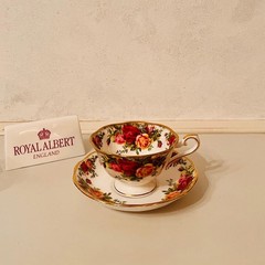 Royal Albert Old Country Roses Cup and Saucer: Avon Shape Bone China