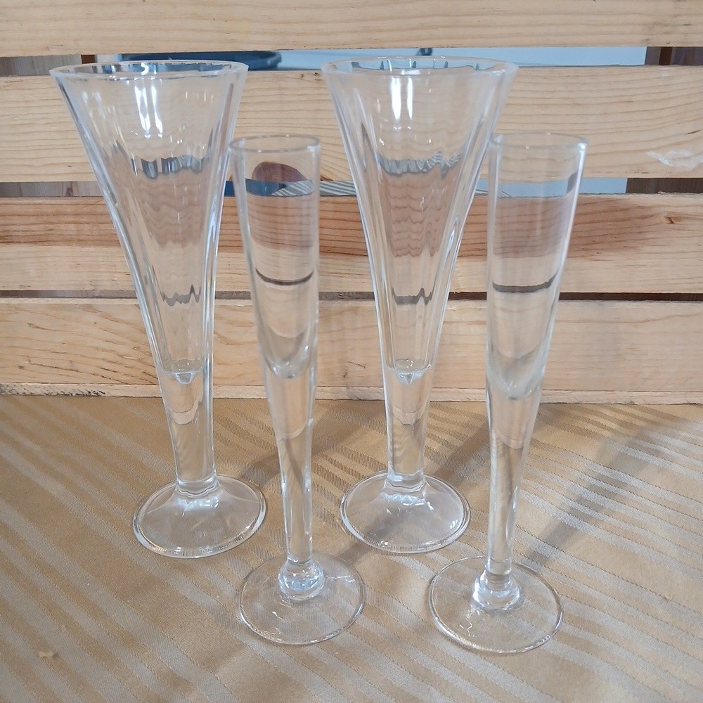 Champagne Flutes Trumpet And Slim Bride Amd Groom