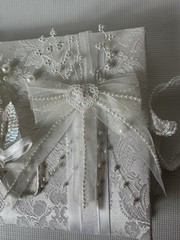 Hallmark WCA3378 Wedding Guest White Fabric Lace Floral Covered Book Vintage