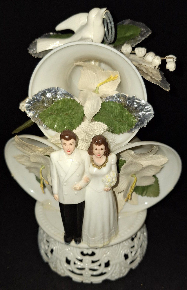 VTG BRIDE & GROOM LOVE BIRD DOVE w/RINGS WEDDING BELLS & HORSESHOES CAKE TOPPER